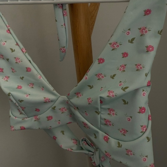 Hoaka Swimwear Triangle Bikini Top | Size M - Picture 4 of 5